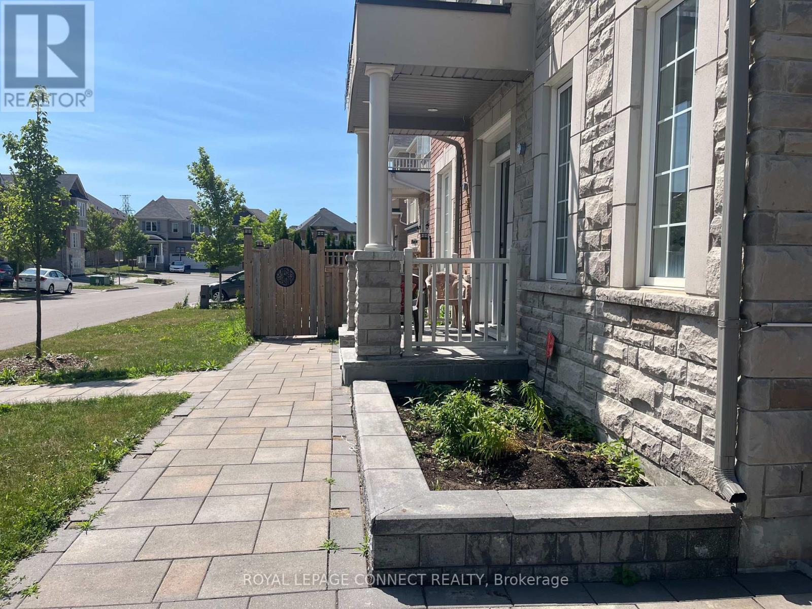 2427 Moonlight Crescent, Pickering, Ontario  L1X 0E9 - Photo 4 - E12386330