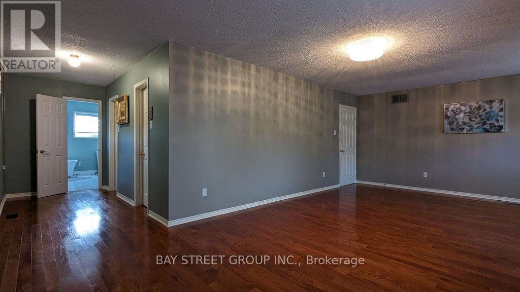 42 Pickett Crescent, Richmond Hill, Ontario  L4C 9L3 - Photo 12 - N12386327