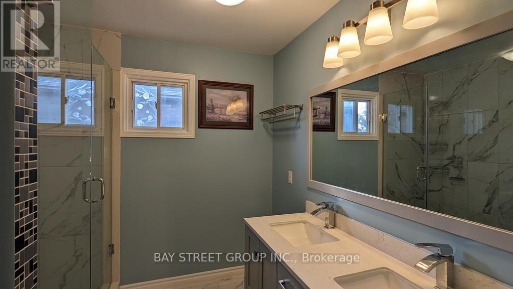 42 Pickett Crescent, Richmond Hill, Ontario  L4C 9L3 - Photo 19 - N12386327