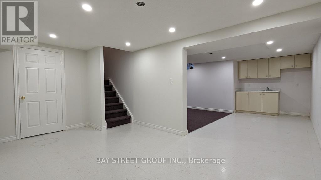 42 Pickett Crescent, Richmond Hill, Ontario  L4C 9L3 - Photo 20 - N12386327