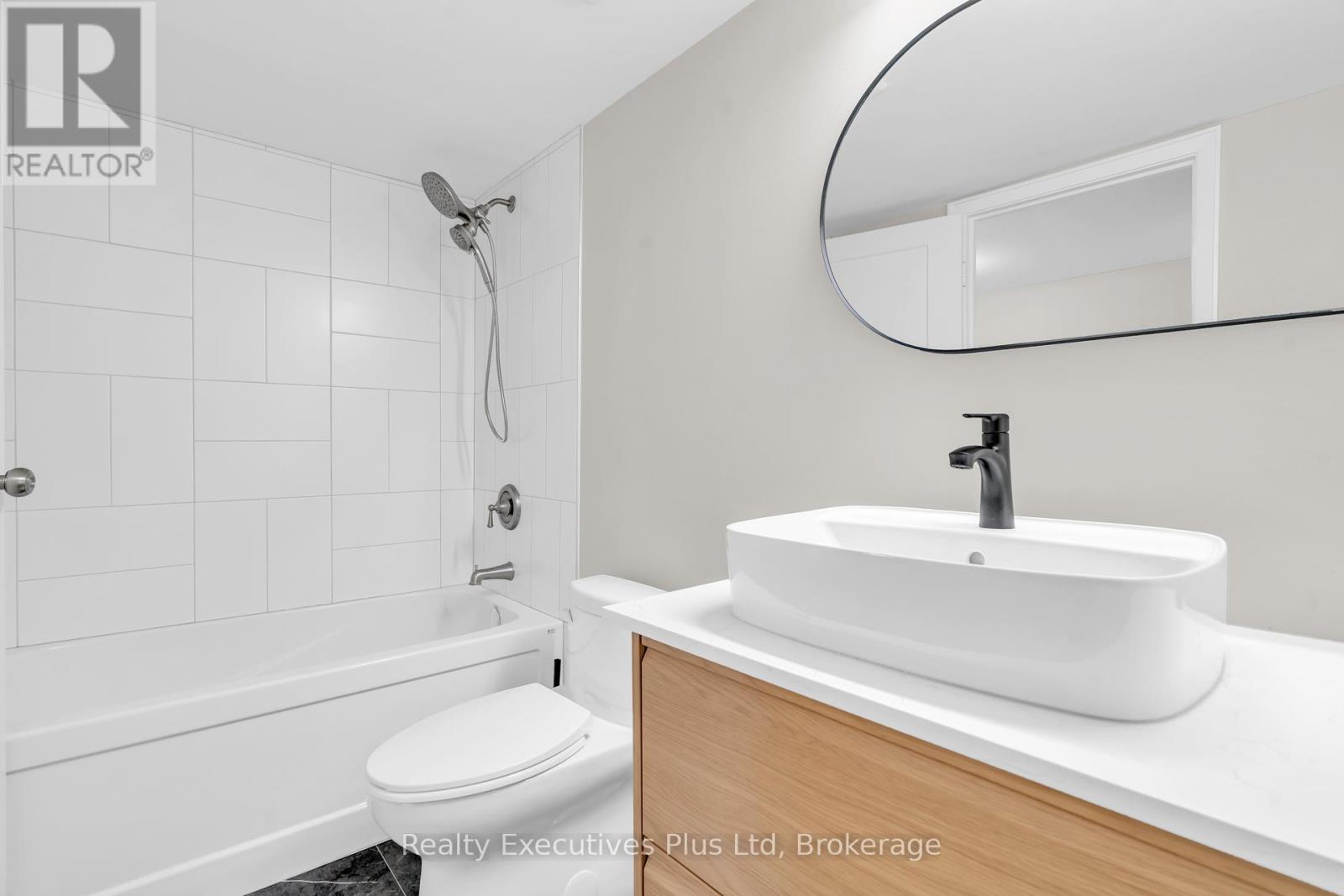 902 - 358 Waterloo Avenue, Guelph, Ontario  N1H 7Y3 - Photo 24 - X12386337