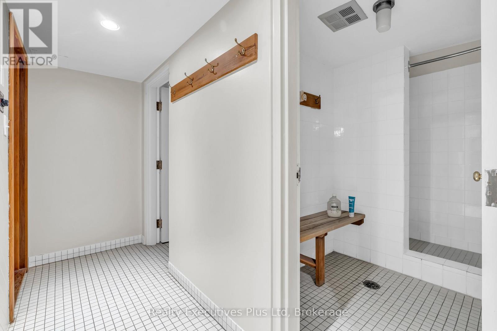 902 - 358 Waterloo Avenue, Guelph, Ontario  N1H 7Y3 - Photo 29 - X12386337