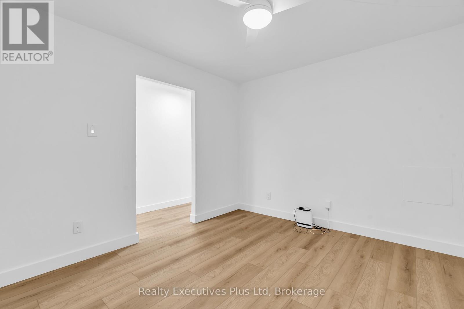 902 - 358 Waterloo Avenue, Guelph, Ontario  N1H 7Y3 - Photo 9 - X12386337