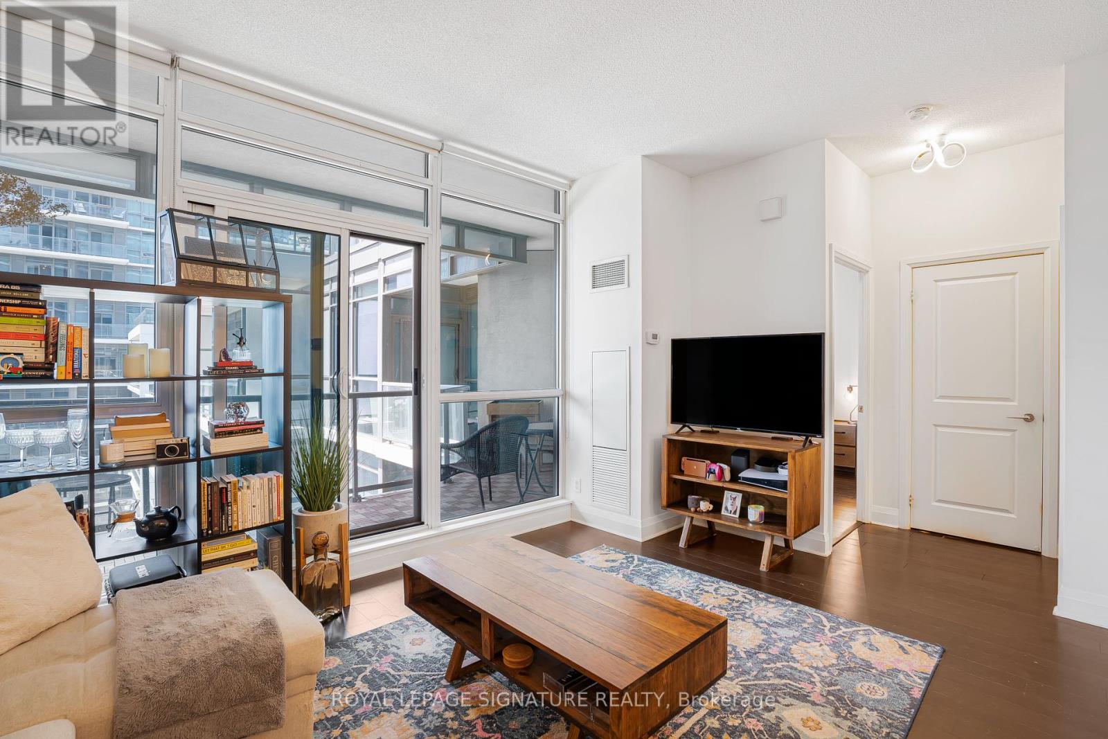 527 - 1185 THE QUEENSWAY, Toronto, Ontario