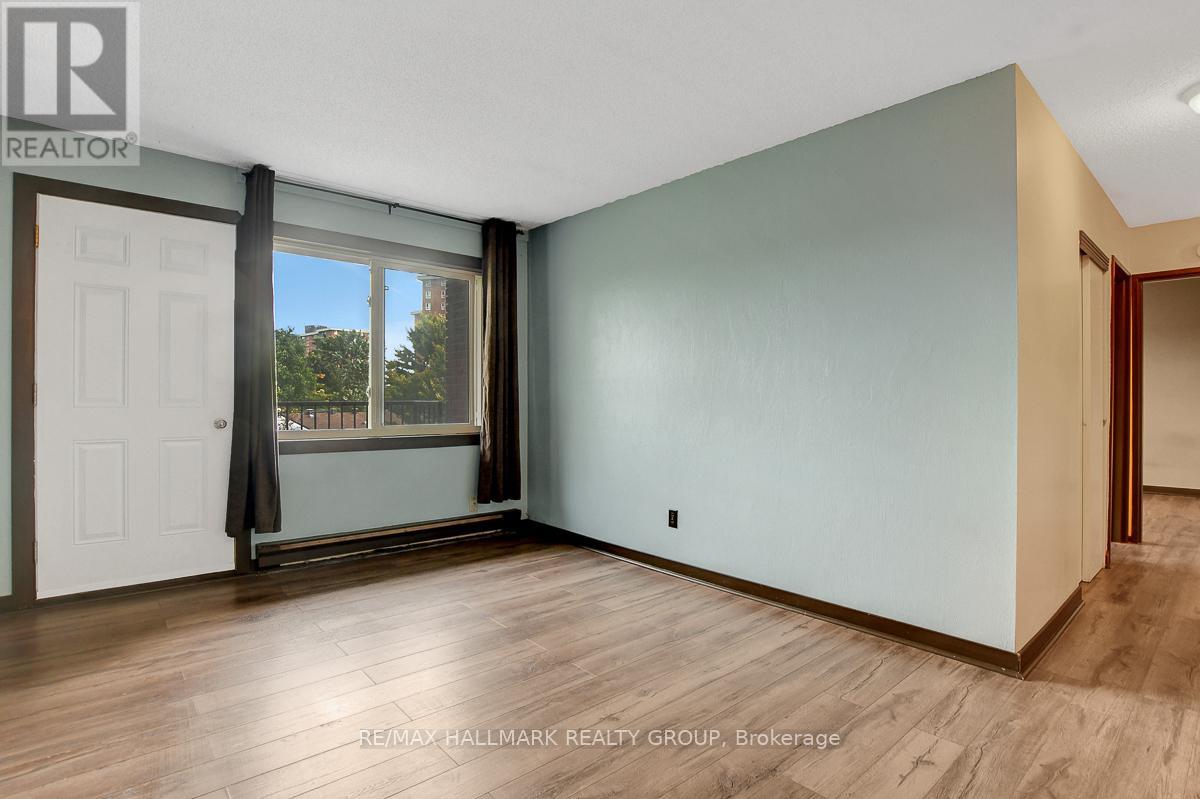 401c - 2041 Arrowsmith Drive, Ottawa, Ontario  K1J 7V7 - Photo 5 - X12386366