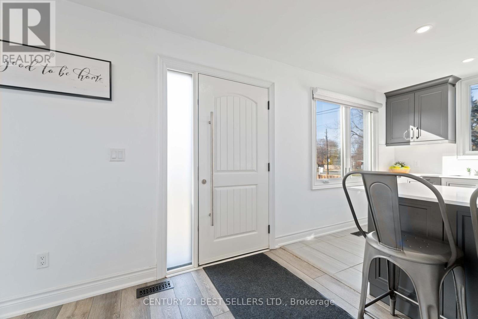 599 Beach Boulevard, Hamilton, Ontario  L8H 6X8 - Photo 2 - X12386335