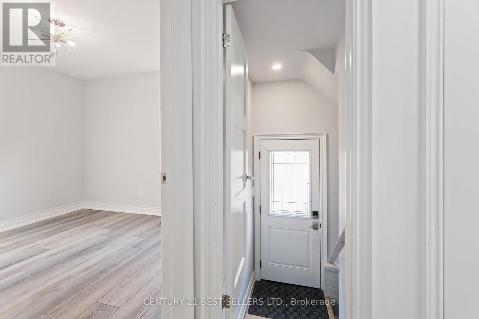 599 Beach Boulevard, Hamilton, Ontario  L8H 6X8 - Photo 21 - X12386335