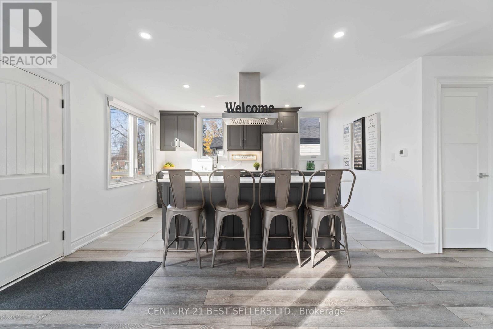 599 Beach Boulevard, Hamilton, Ontario  L8H 6X8 - Photo 3 - X12386335