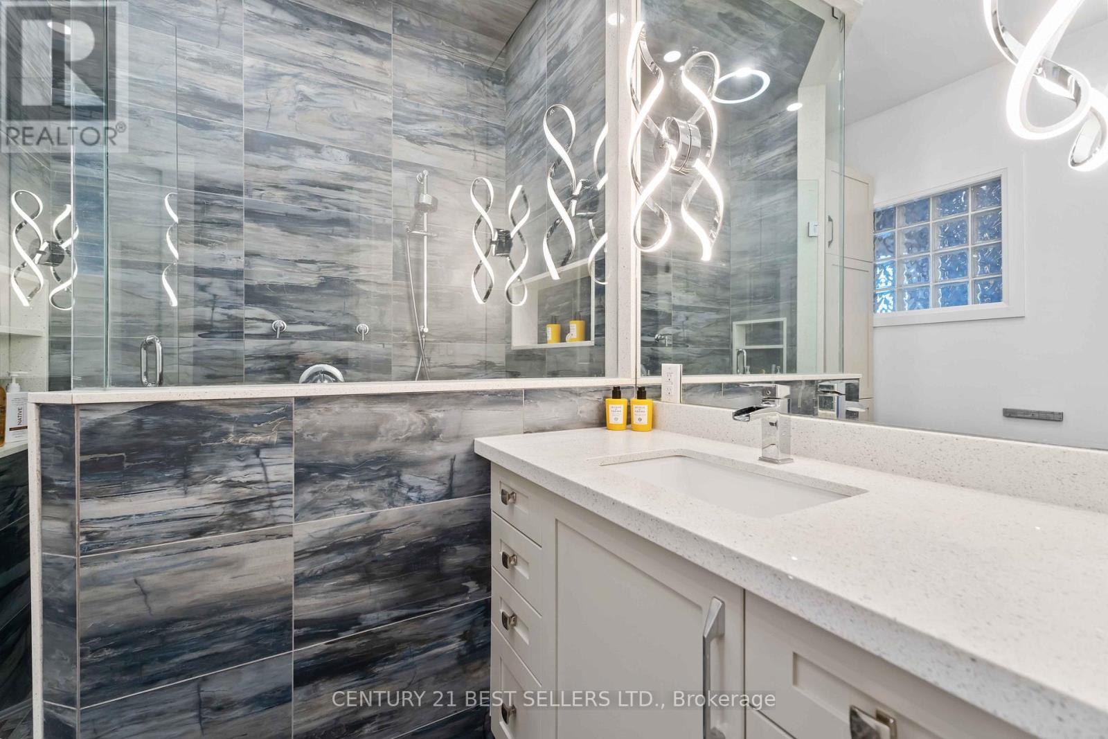 599 Beach Boulevard, Hamilton, Ontario  L8H 6X8 - Photo 32 - X12386335