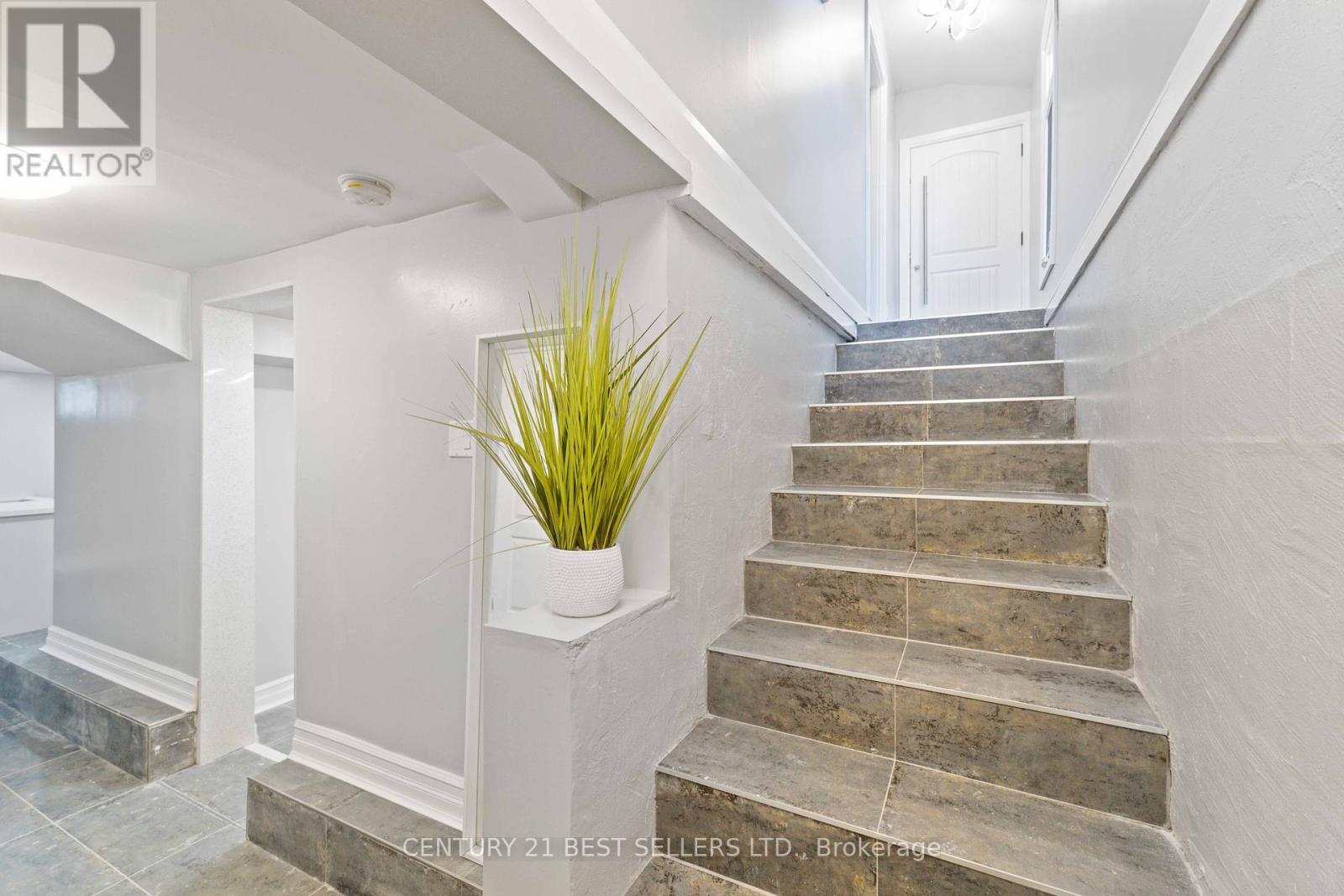 599 Beach Boulevard, Hamilton, Ontario  L8H 6X8 - Photo 35 - X12386335