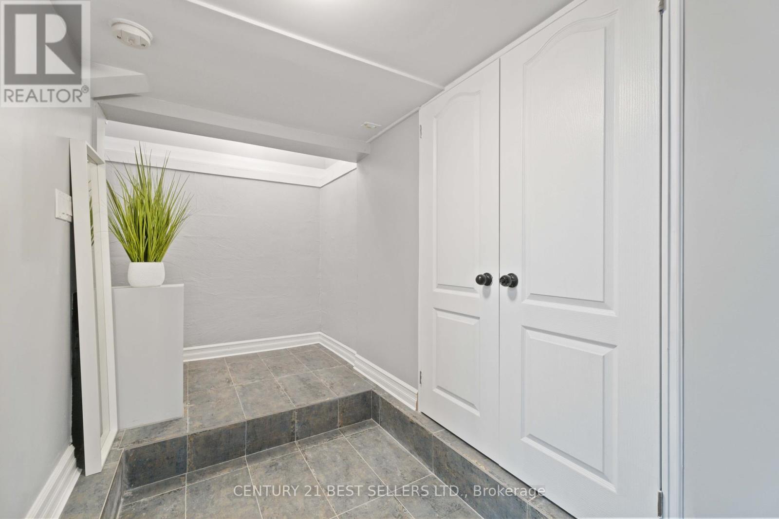 599 Beach Boulevard, Hamilton, Ontario  L8H 6X8 - Photo 36 - X12386335