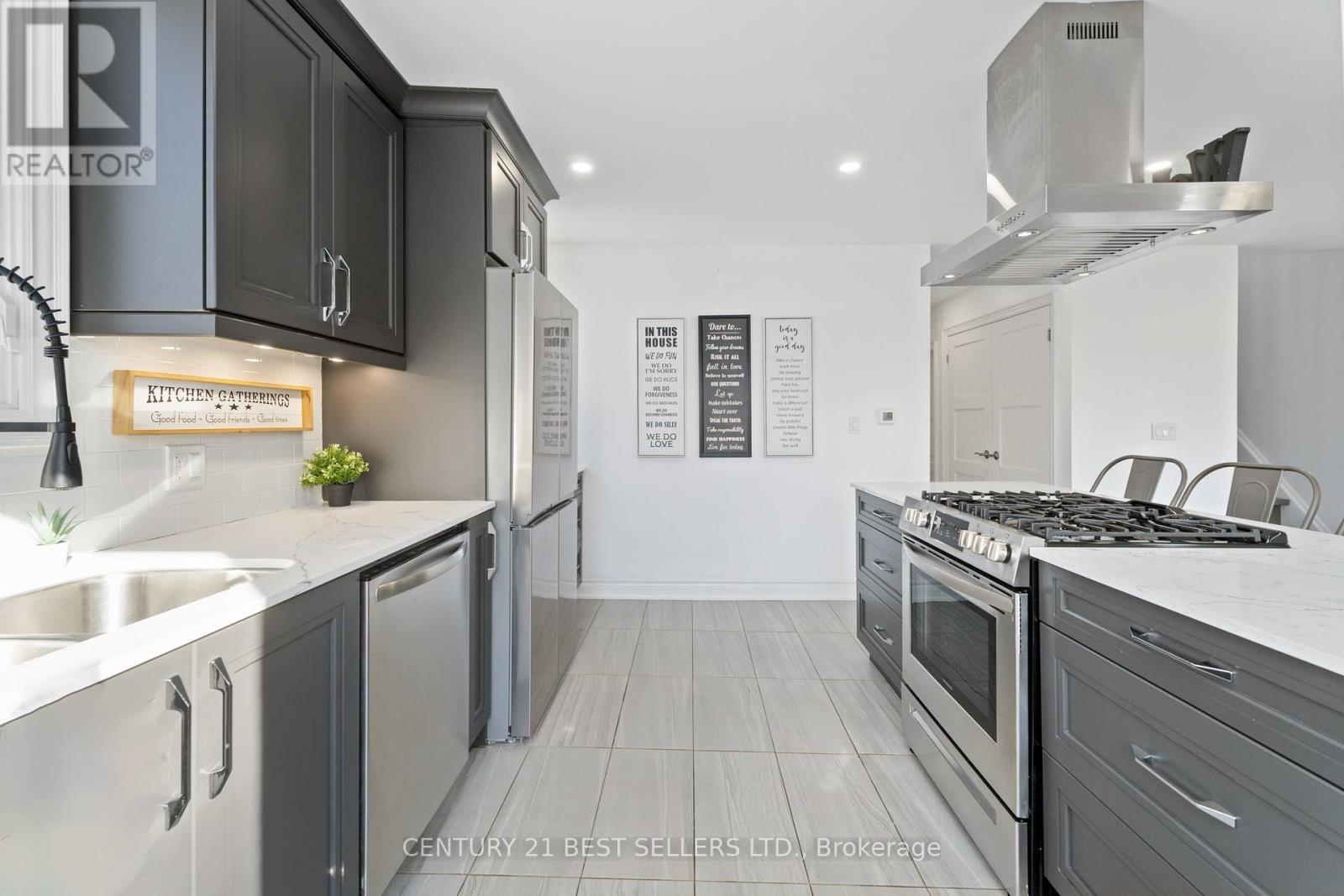 599 Beach Boulevard, Hamilton, Ontario  L8H 6X8 - Photo 4 - X12386335