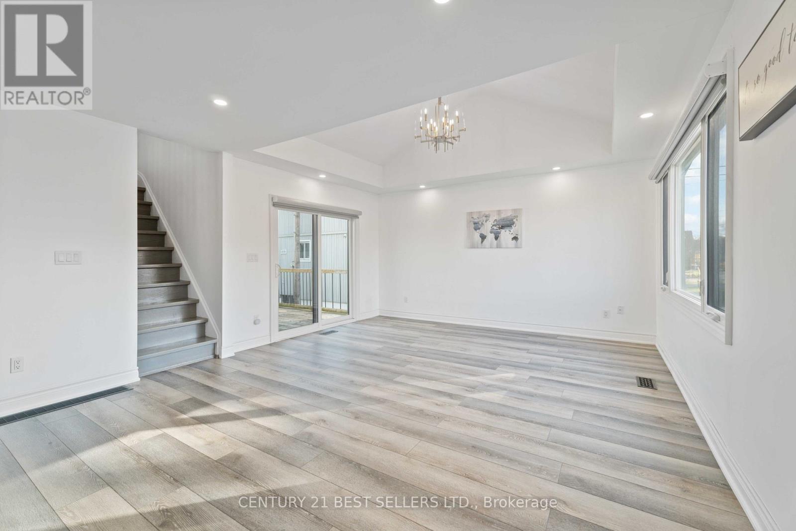 599 Beach Boulevard, Hamilton, Ontario  L8H 6X8 - Photo 9 - X12386335