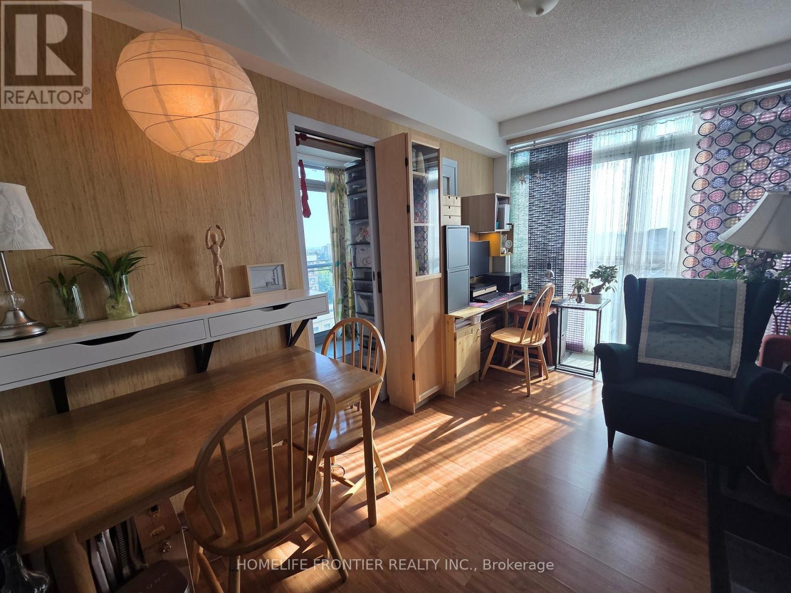 911 - 15 Maplewood Avenue, Toronto (Humewood-Cedarvale), Ontario  M6C 4B4 - Photo 12 - C12386398