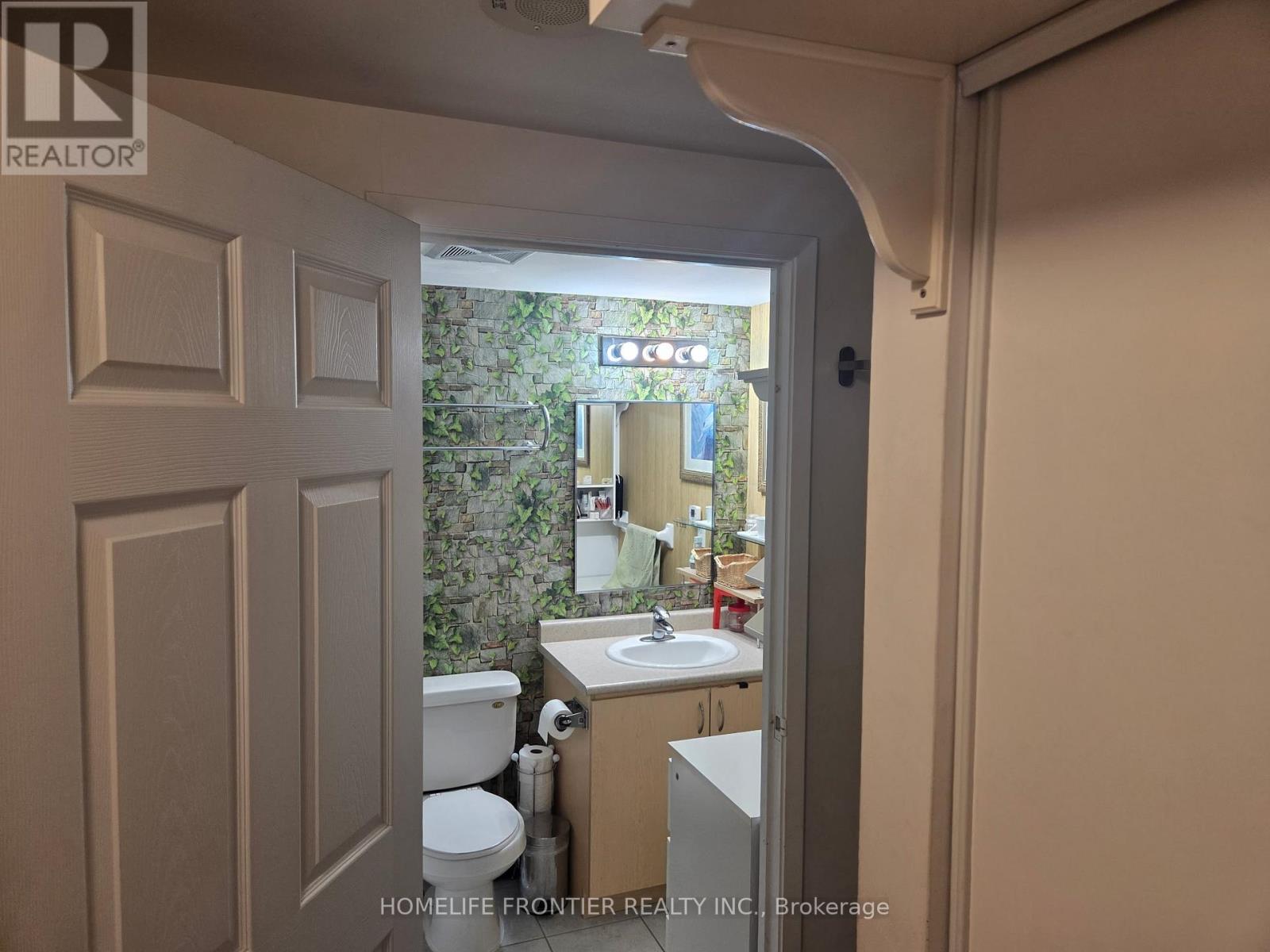 911 - 15 Maplewood Avenue, Toronto (Humewood-Cedarvale), Ontario  M6C 4B4 - Photo 17 - C12386398