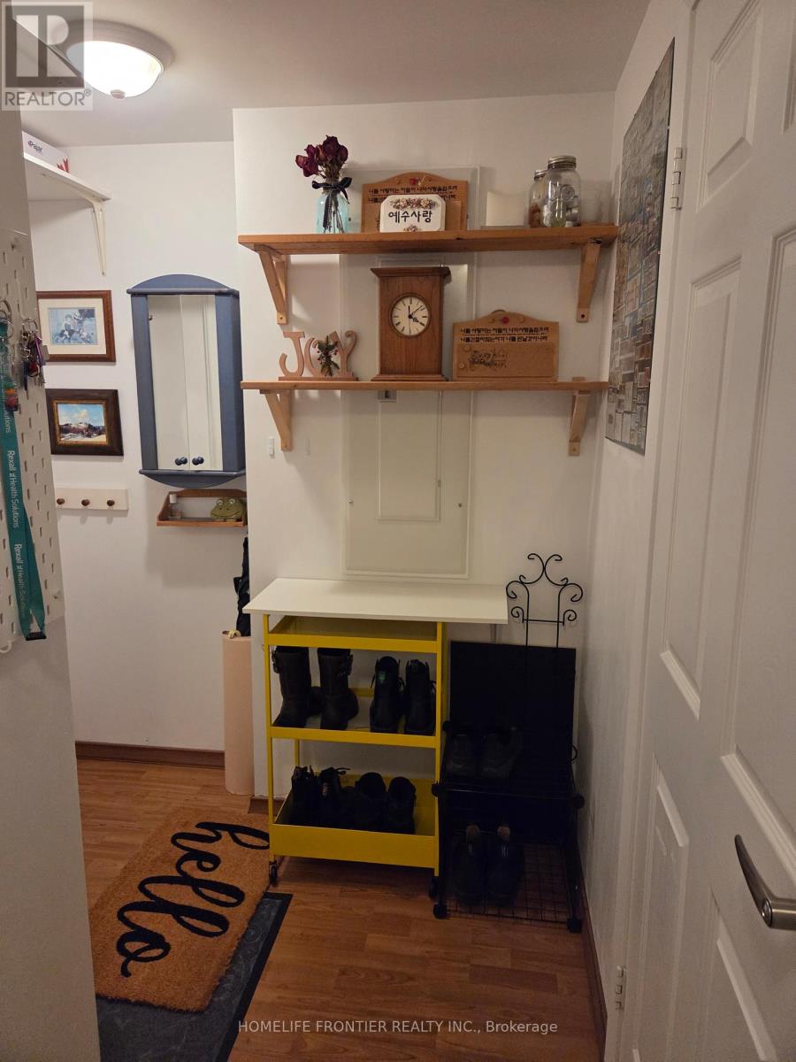 911 - 15 Maplewood Avenue, Toronto (Humewood-Cedarvale), Ontario  M6C 4B4 - Photo 6 - C12386398