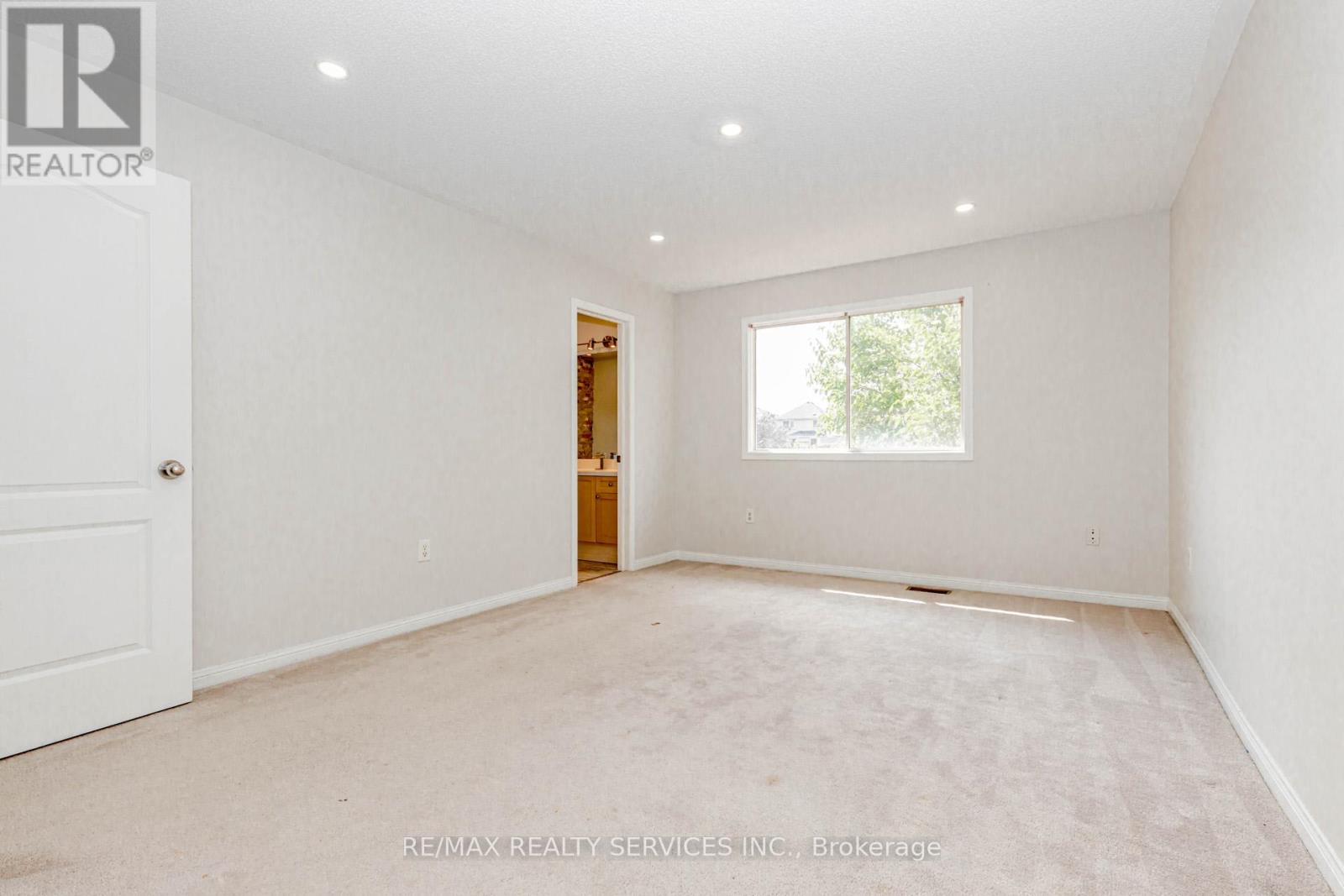 106 Narrow Valley Crescent, Brampton (Sandringham-Wellington), Ontario  L6R 2M6 - Photo 10 - W12378123