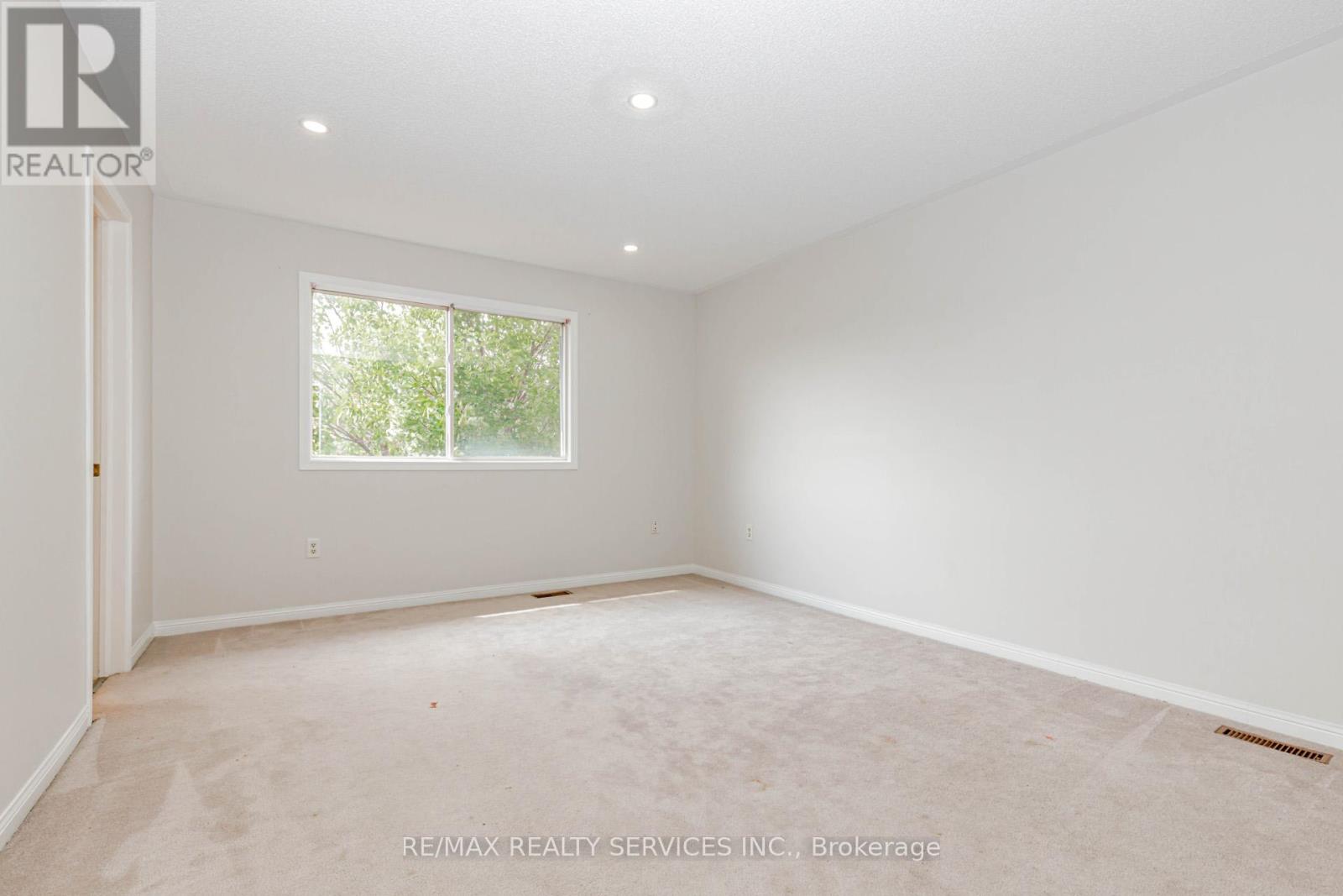 106 Narrow Valley Crescent, Brampton (Sandringham-Wellington), Ontario  L6R 2M6 - Photo 11 - W12378123