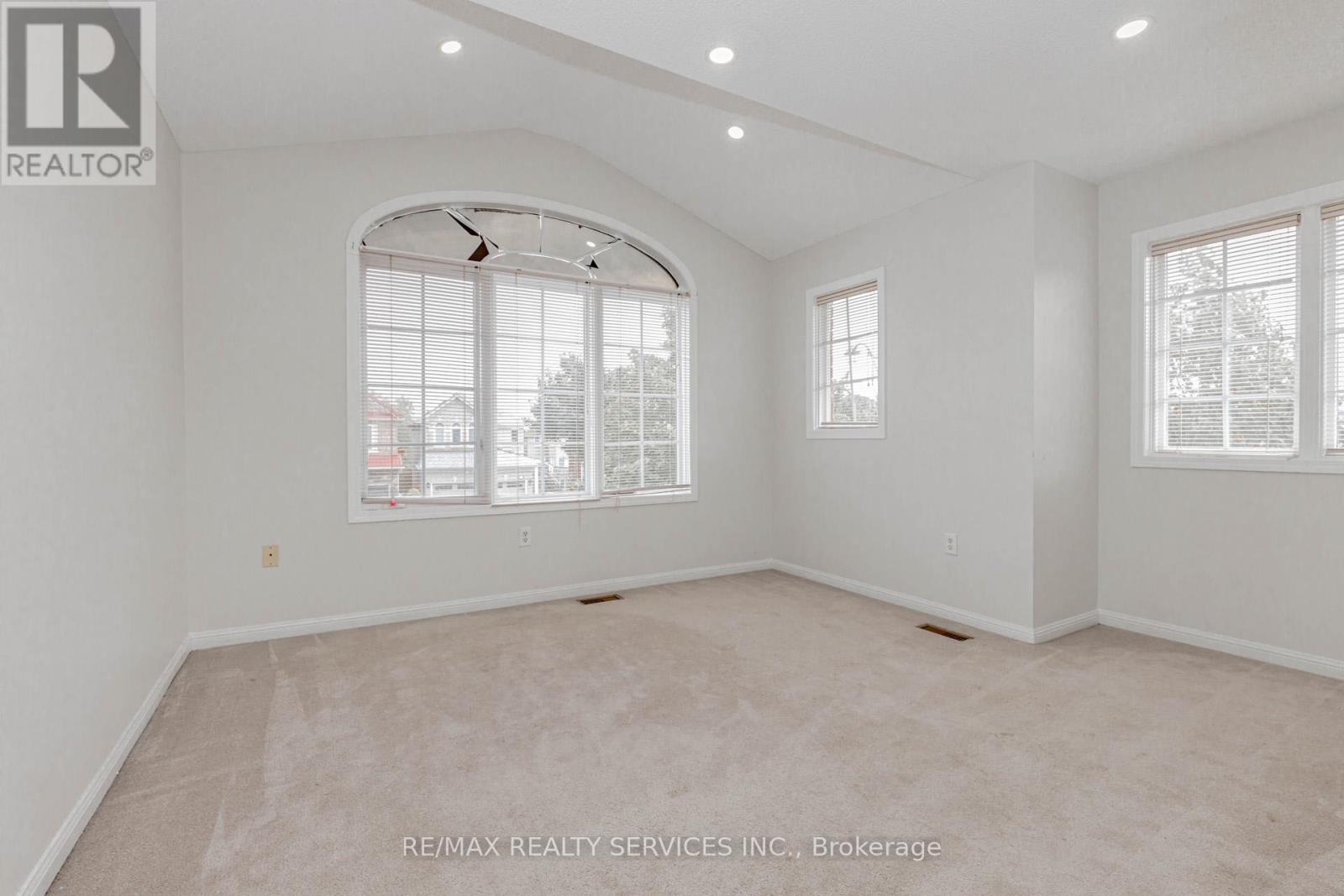 106 Narrow Valley Crescent, Brampton (Sandringham-Wellington), Ontario  L6R 2M6 - Photo 16 - W12378123