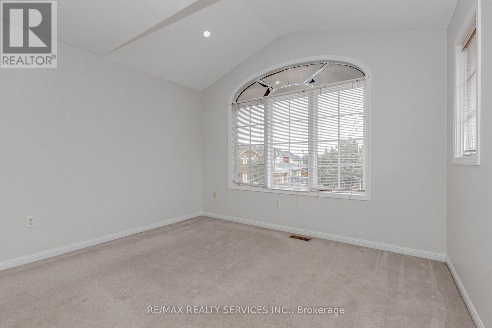 106 Narrow Valley Crescent, Brampton (Sandringham-Wellington), Ontario  L6R 2M6 - Photo 15 - W12378123