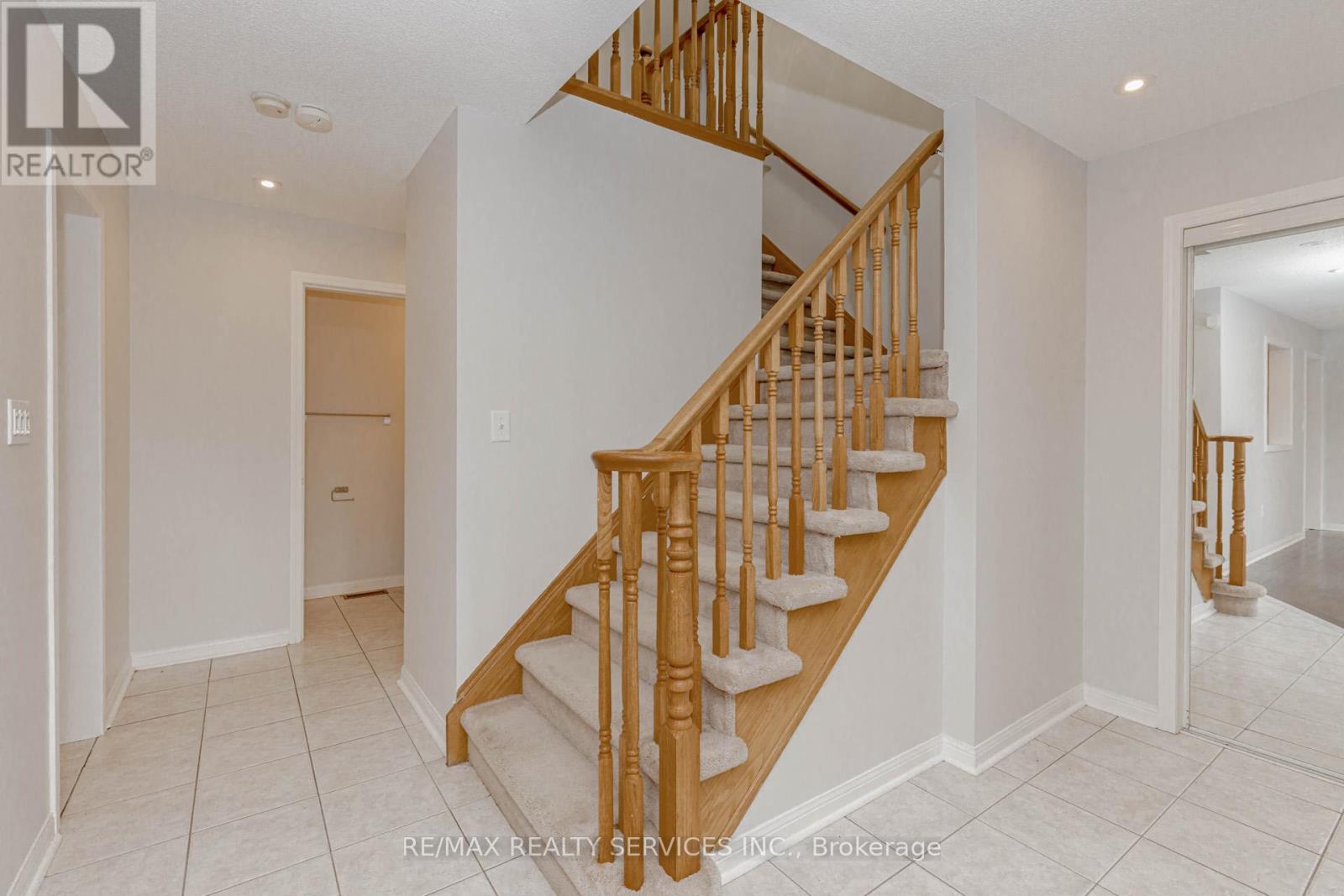 106 Narrow Valley Crescent, Brampton (Sandringham-Wellington), Ontario  L6R 2M6 - Photo 21 - W12378123