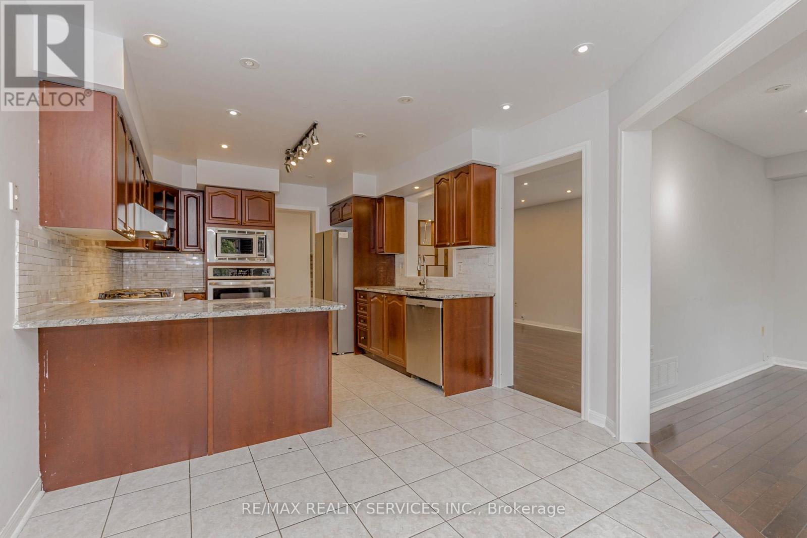 106 Narrow Valley Crescent, Brampton (Sandringham-Wellington), Ontario  L6R 2M6 - Photo 30 - W12378123