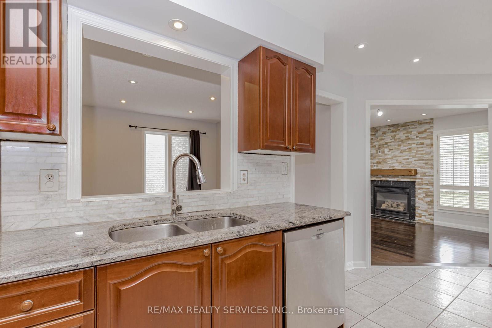 106 Narrow Valley Crescent, Brampton (Sandringham-Wellington), Ontario  L6R 2M6 - Photo 38 - W12378123