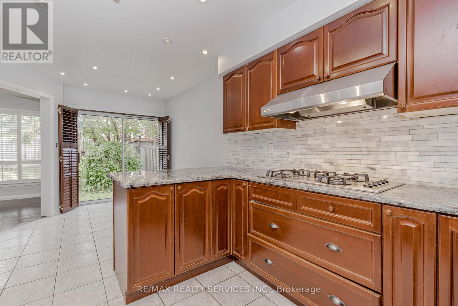 106 Narrow Valley Crescent, Brampton (Sandringham-Wellington), Ontario  L6R 2M6 - Photo 41 - W12378123