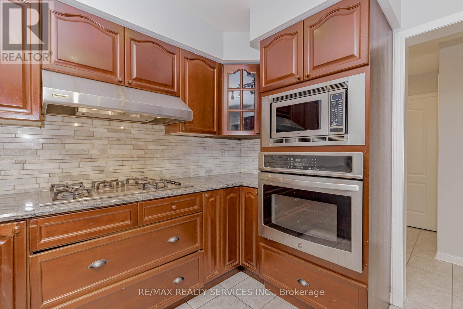 106 Narrow Valley Crescent, Brampton (Sandringham-Wellington), Ontario  L6R 2M6 - Photo 39 - W12378123