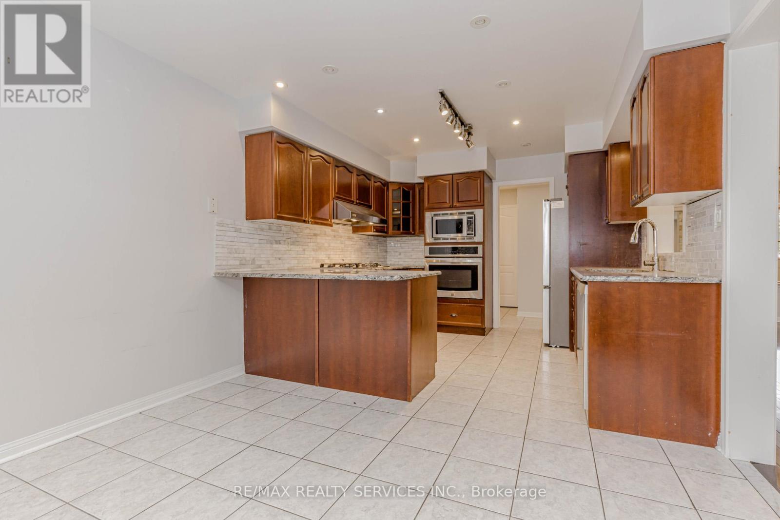 106 Narrow Valley Crescent, Brampton (Sandringham-Wellington), Ontario  L6R 2M6 - Photo 28 - W12378123