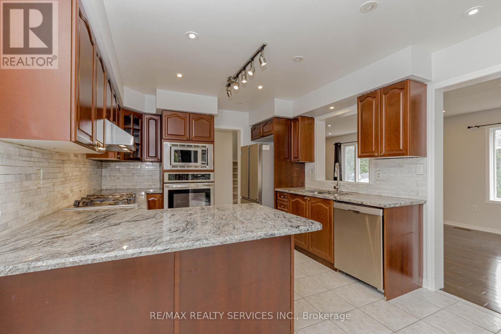 106 Narrow Valley Crescent, Brampton (Sandringham-Wellington), Ontario  L6R 2M6 - Photo 35 - W12378123