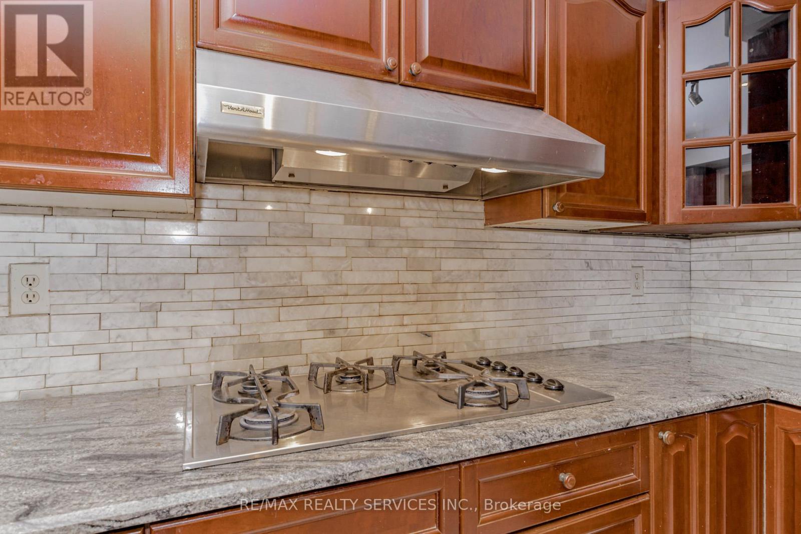 106 Narrow Valley Crescent, Brampton (Sandringham-Wellington), Ontario  L6R 2M6 - Photo 37 - W12378123