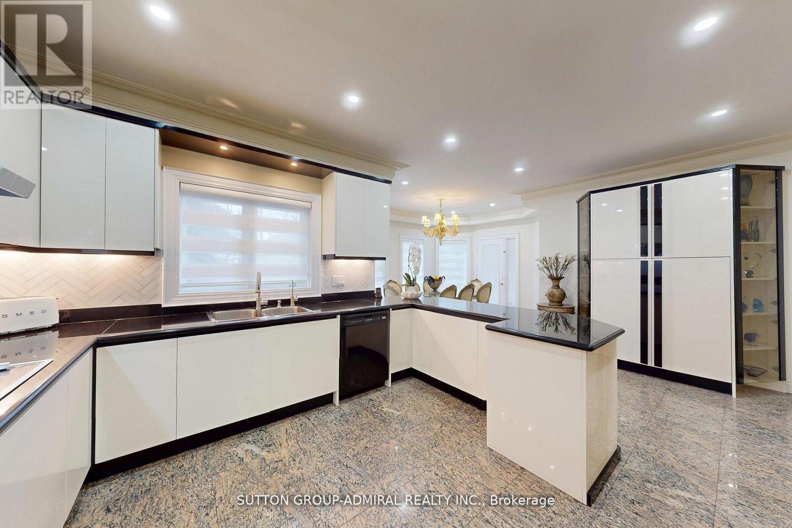 220 King High Drive, Vaughan, Ontario  L4J 3N5 - Photo 10 - N12386336