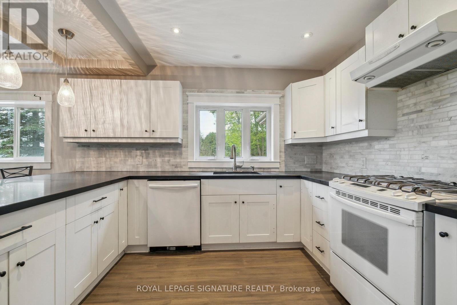 4290 Yonge Street, Bradford West Gwillimbury, Ontario  L0L 1R0 - Photo 10 - N12386389