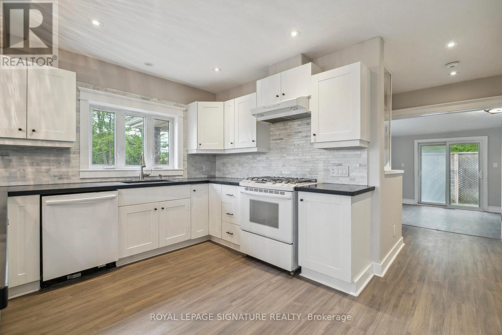 4290 Yonge Street, Bradford West Gwillimbury, Ontario  L0L 1R0 - Photo 11 - N12386389