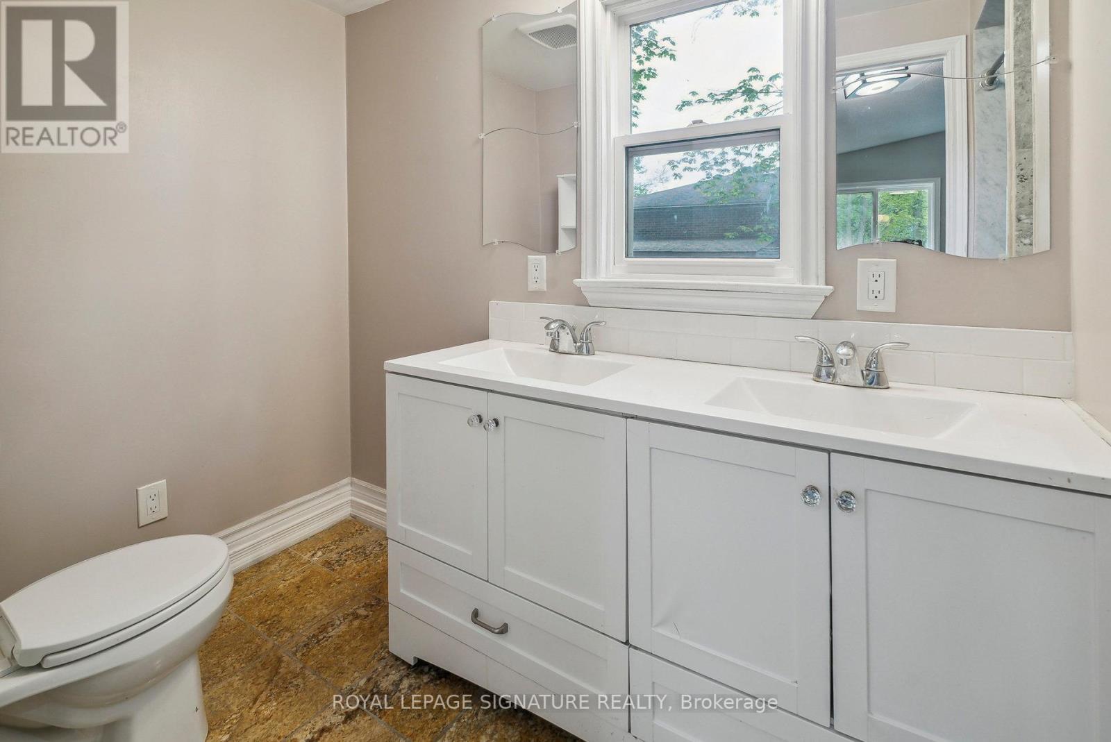 4290 Yonge Street, Bradford West Gwillimbury, Ontario  L0L 1R0 - Photo 24 - N12386389