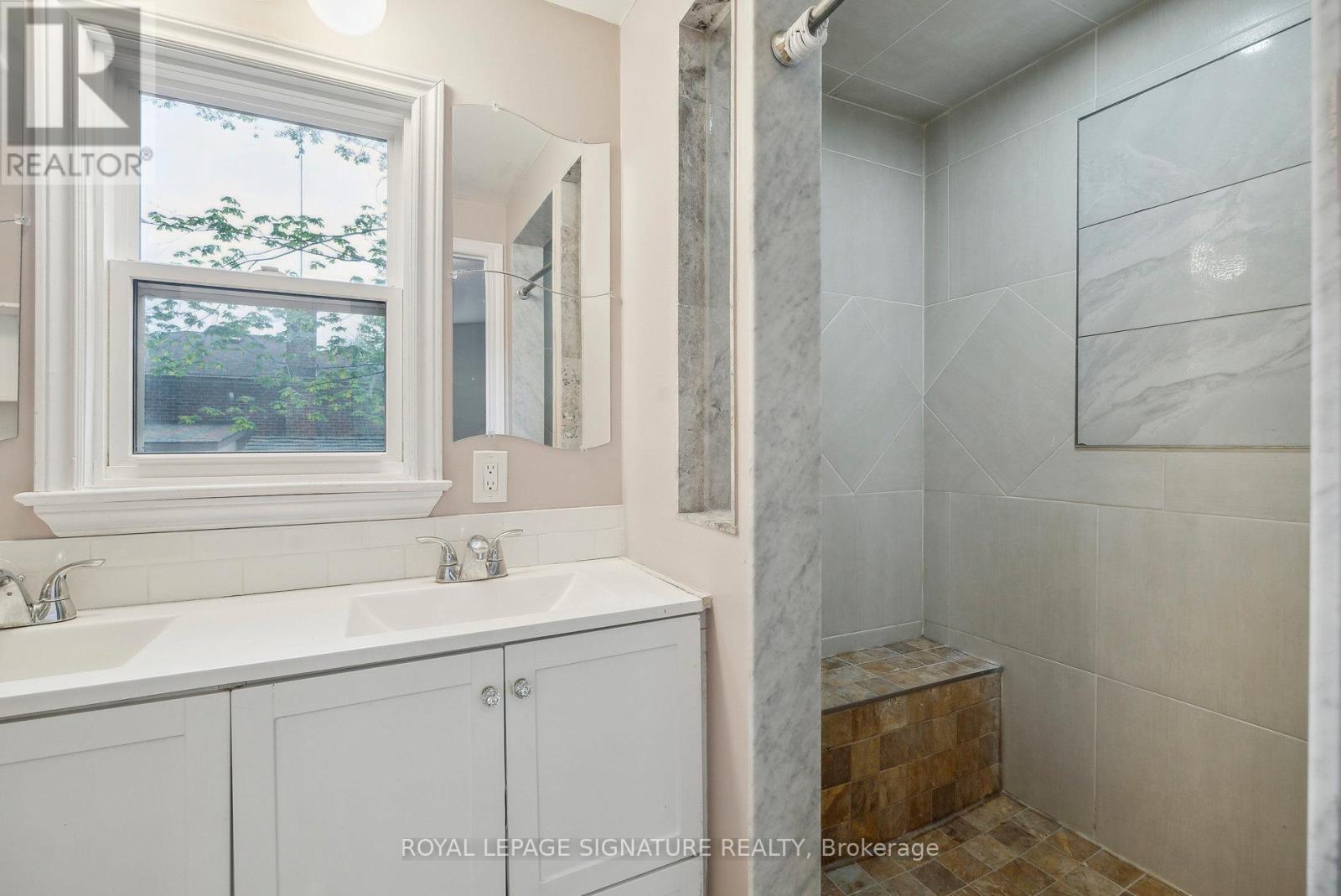 4290 Yonge Street, Bradford West Gwillimbury, Ontario  L0L 1R0 - Photo 25 - N12386389