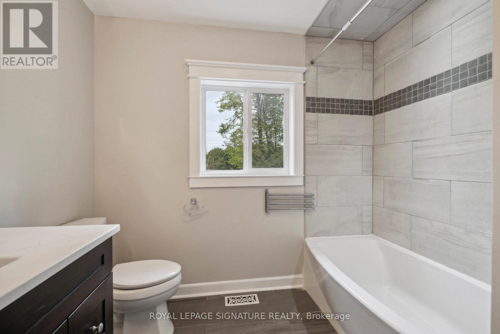 4290 Yonge Street, Bradford West Gwillimbury, Ontario  L0L 1R0 - Photo 34 - N12386389