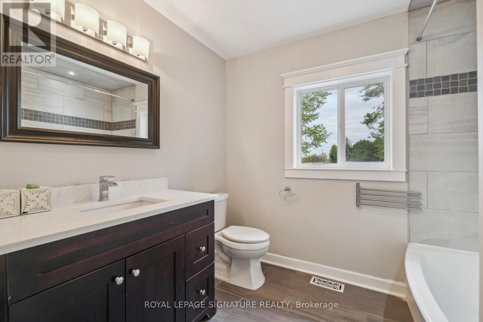 4290 Yonge Street, Bradford West Gwillimbury, Ontario  L0L 1R0 - Photo 35 - N12386389