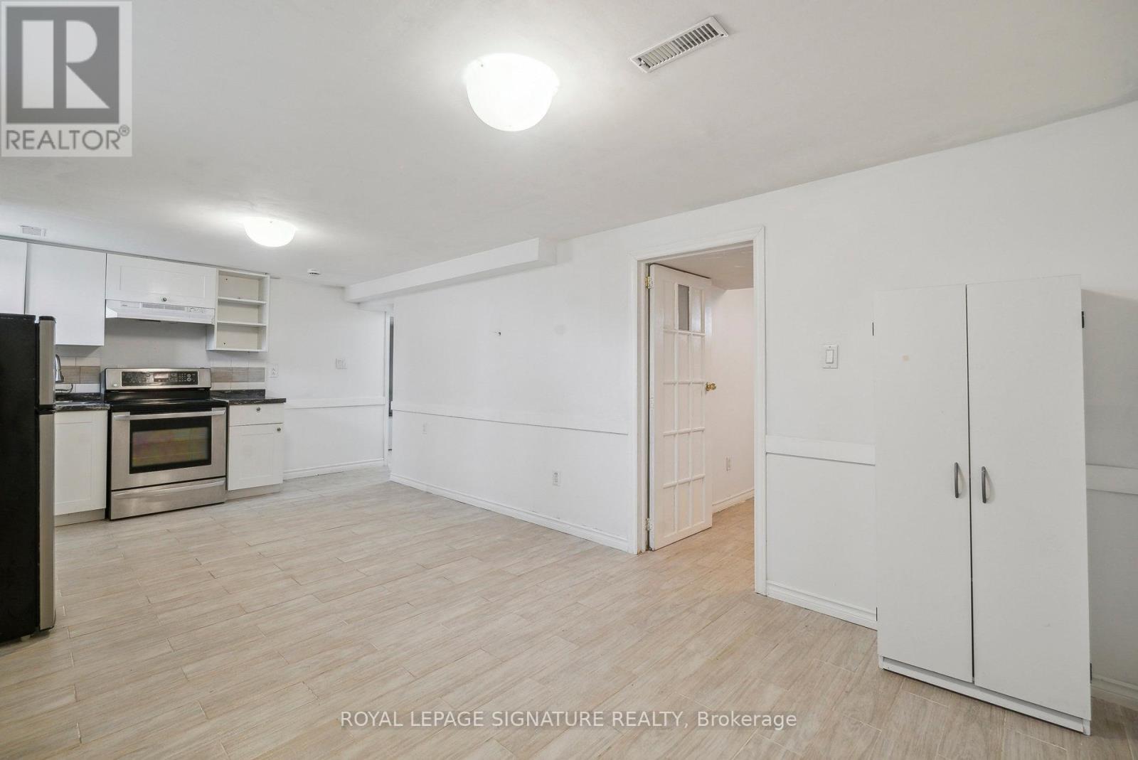 4290 Yonge Street, Bradford West Gwillimbury, Ontario  L0L 1R0 - Photo 38 - N12386389