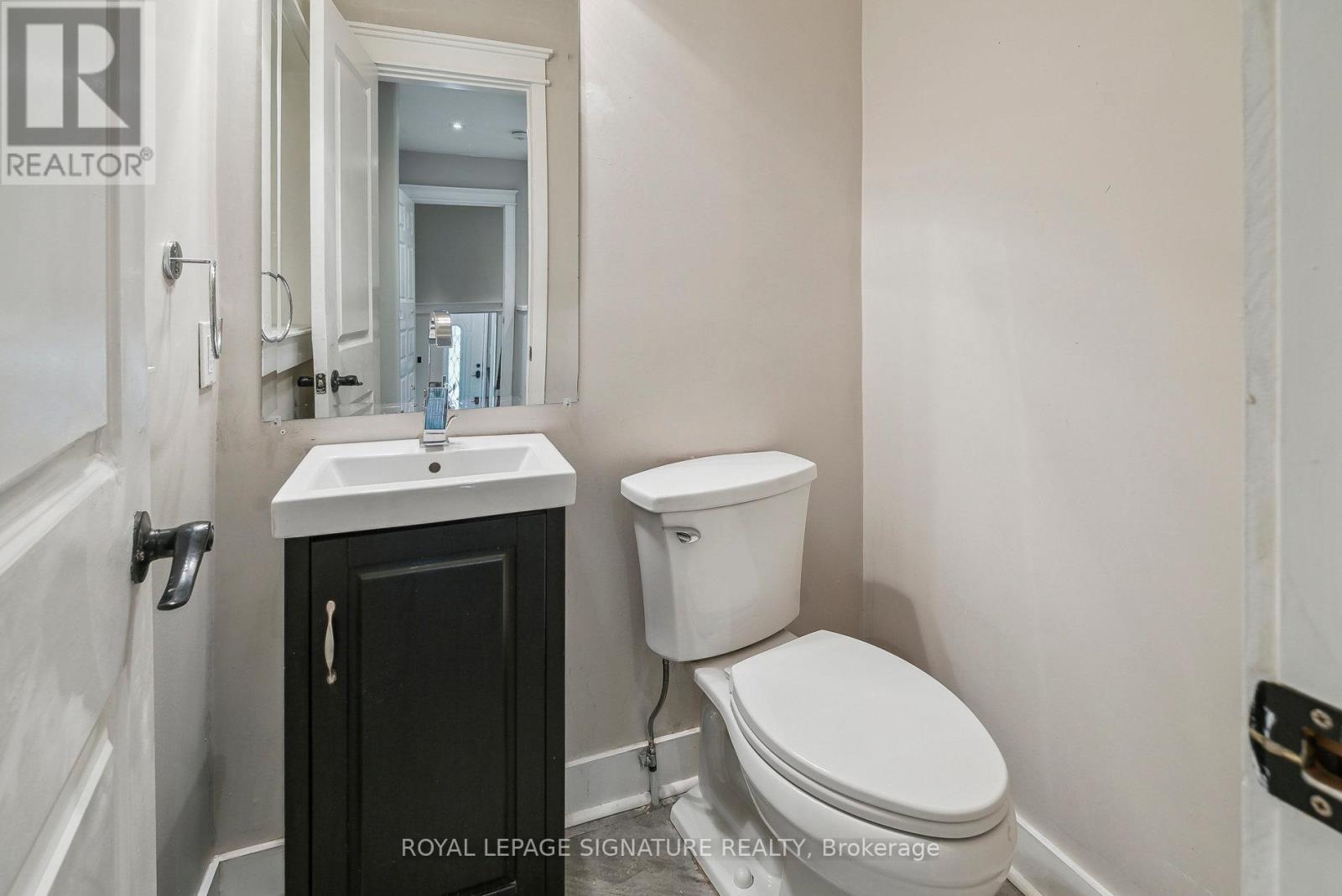 4290 Yonge Street, Bradford West Gwillimbury, Ontario  L0L 1R0 - Photo 43 - N12386389