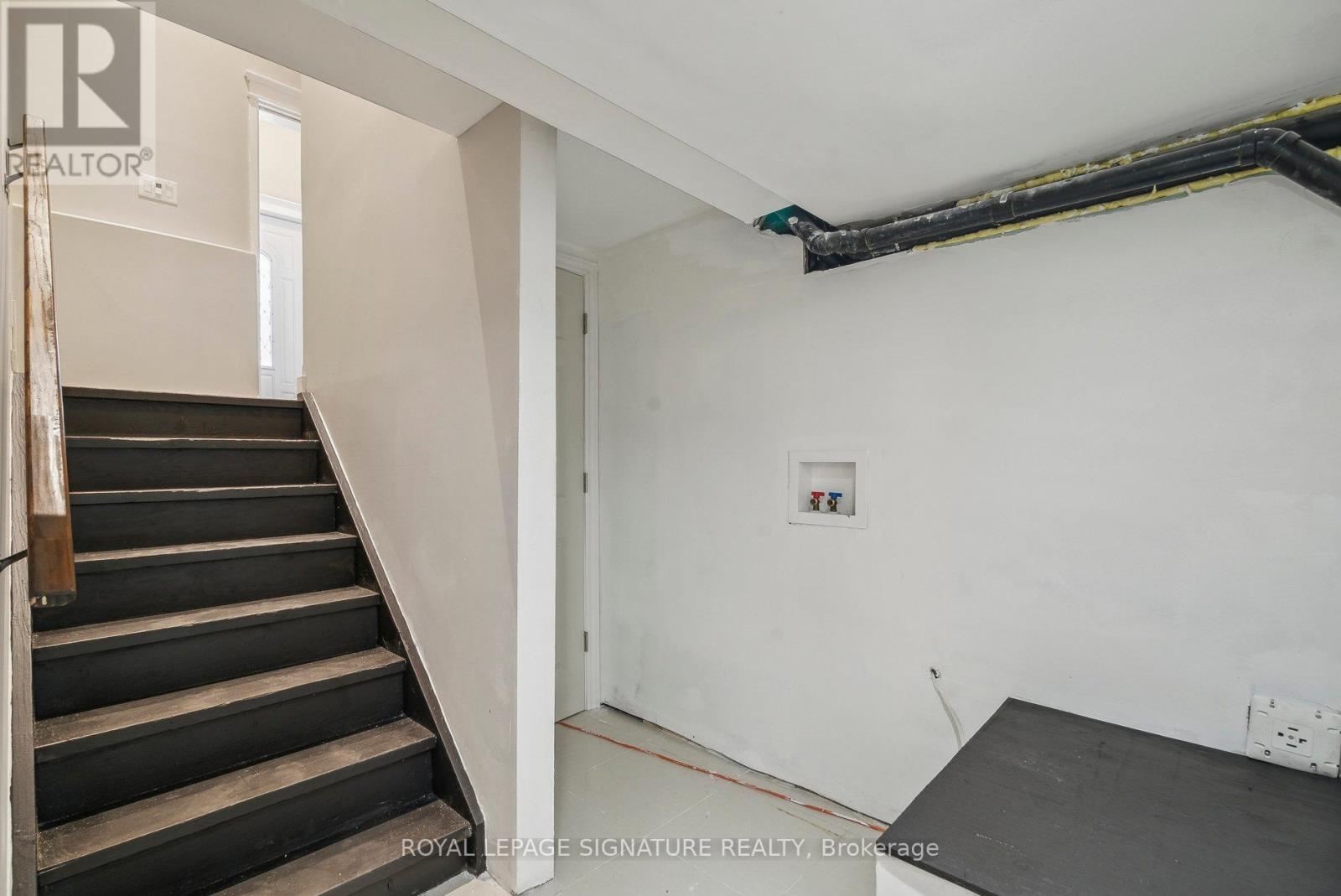 4290 Yonge Street, Bradford West Gwillimbury, Ontario  L0L 1R0 - Photo 44 - N12386389