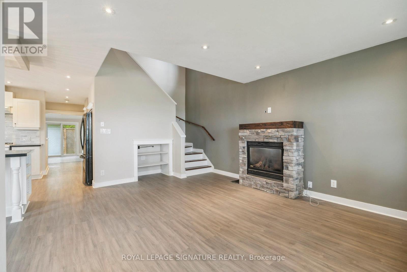 4290 Yonge Street, Bradford West Gwillimbury, Ontario  L0L 1R0 - Photo 7 - N12386389