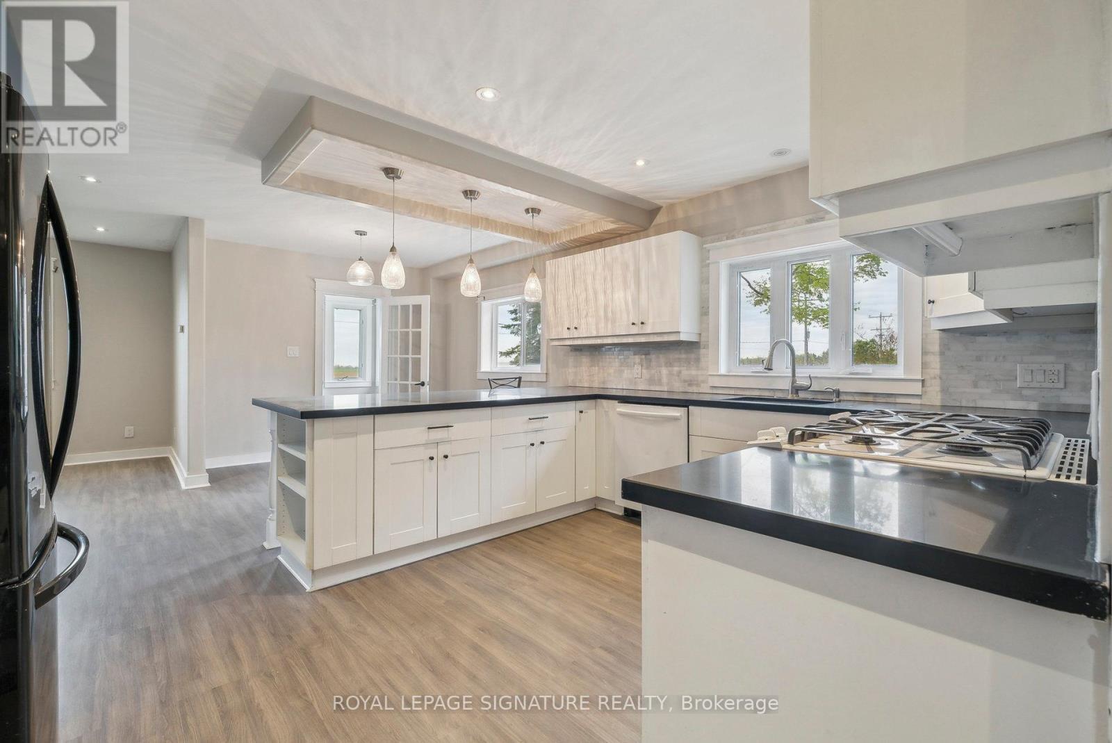 4290 Yonge Street, Bradford West Gwillimbury, Ontario  L0L 1R0 - Photo 9 - N12386389