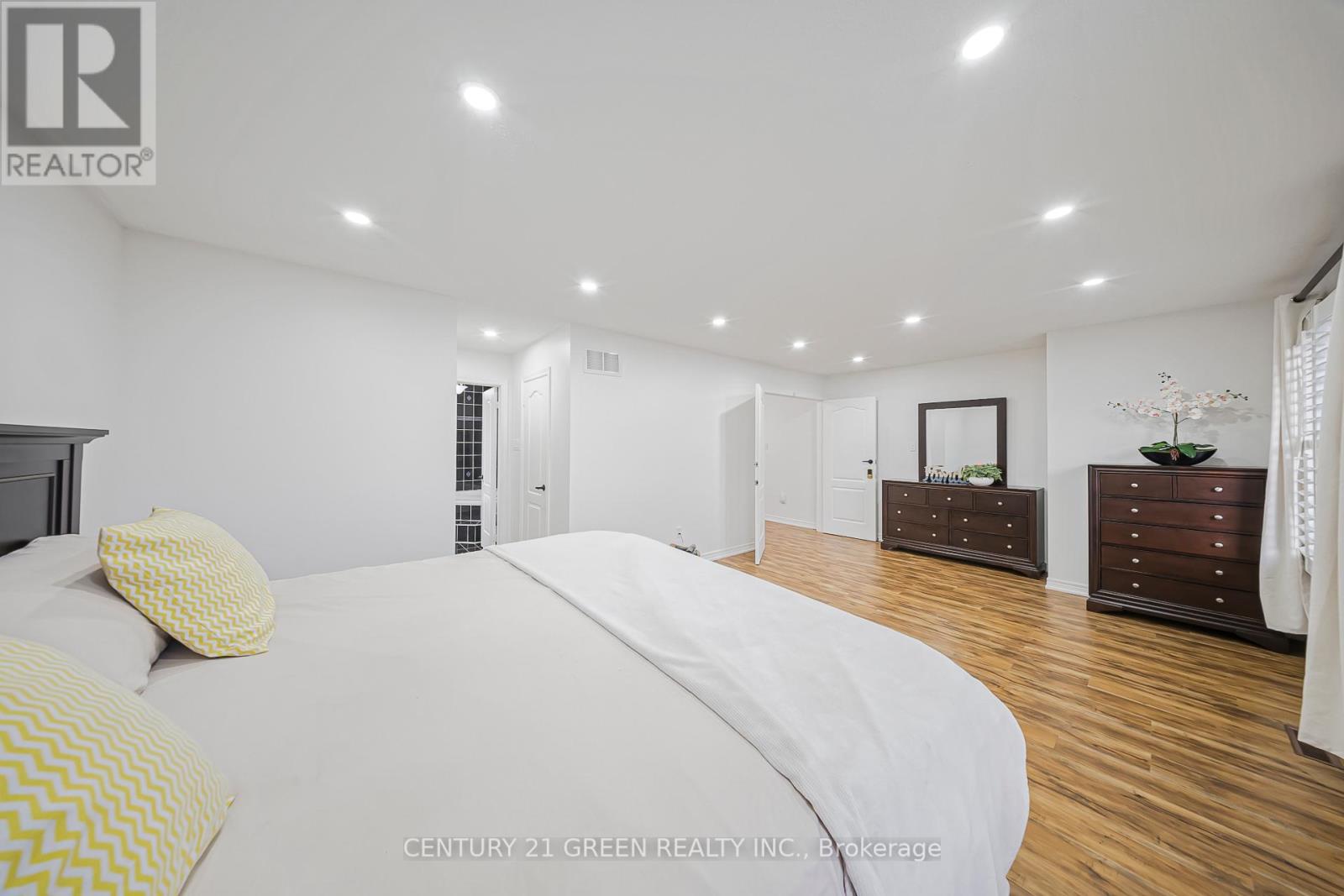 486 Fernforest Drive, Brampton, Ontario  L6R 2V4 - Photo 21 - W12386370