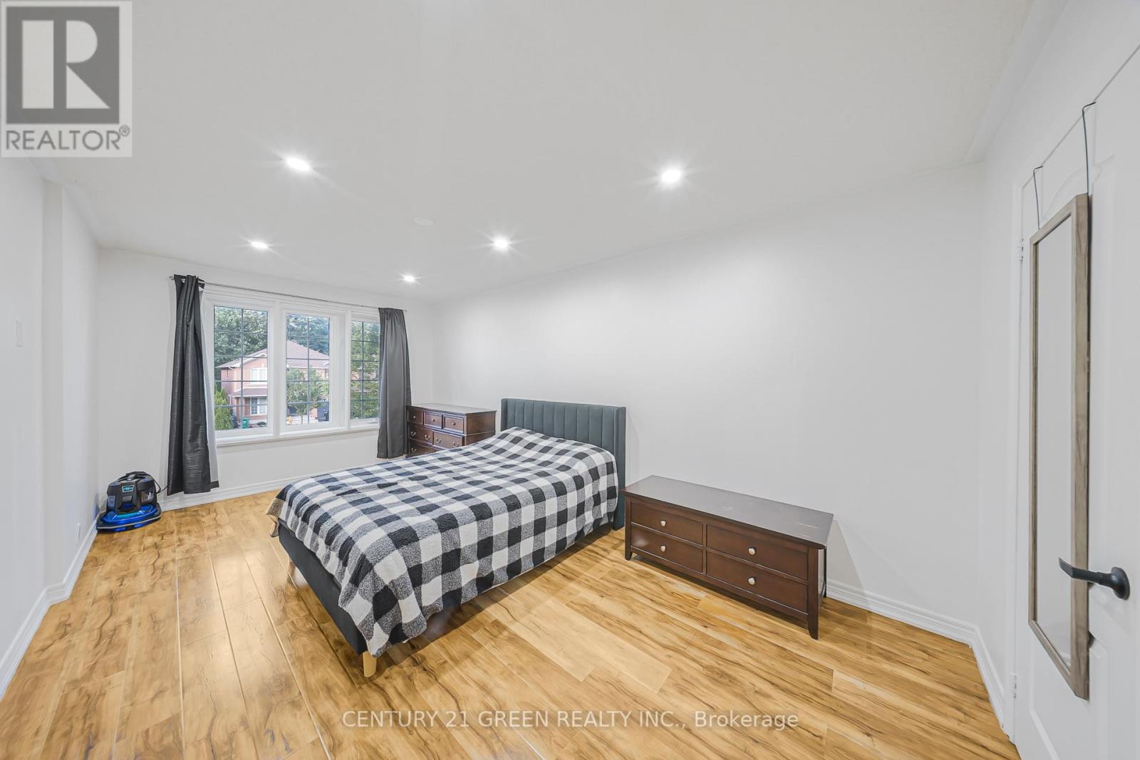 486 Fernforest Drive, Brampton, Ontario  L6R 2V4 - Photo 24 - W12386370