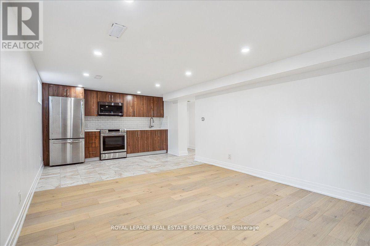 14 Ramsbury Road, Toronto, Ontario  M8Z 4V3 - Photo 10 - W12386373