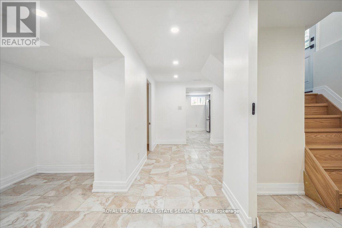 14 Ramsbury Road, Toronto, Ontario  M8Z 4V3 - Photo 19 - W12386373