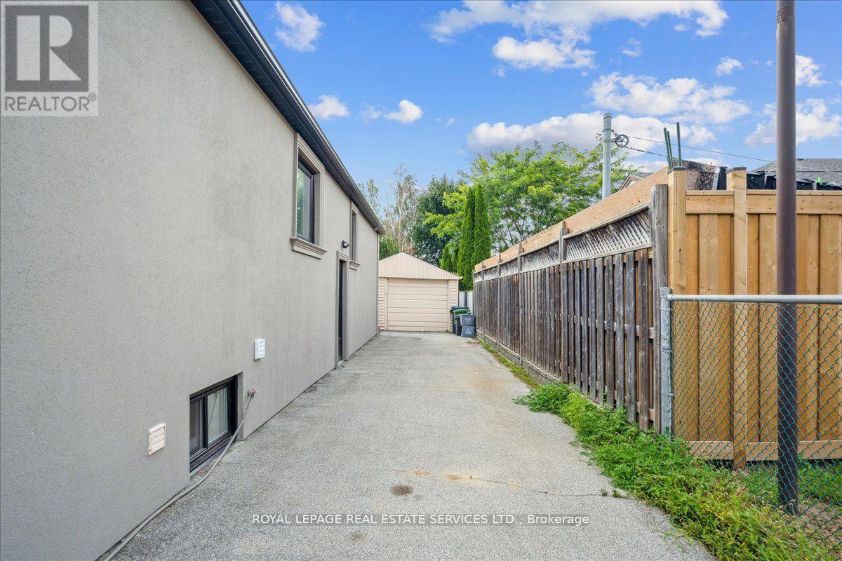 14 Ramsbury Road, Toronto, Ontario  M8Z 4V3 - Photo 34 - W12386373