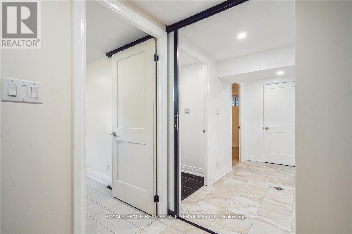 14 Ramsbury Road, Toronto, Ontario  M8Z 4V3 - Photo 4 - W12386373